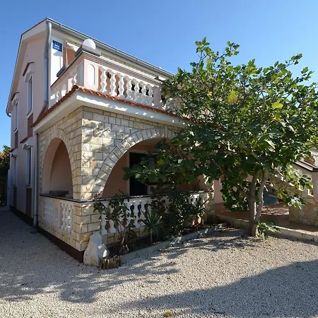 Palcic Apartment Vir